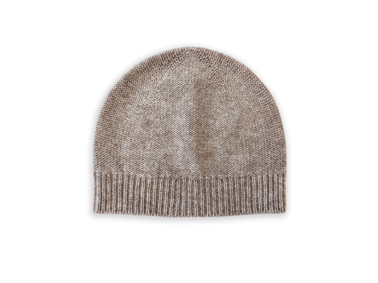 Unsere süße Beanie Ben ist durch kuschelig weich und absolut kratzfrei. Die Strickstruktur sorgt für einen tollen Tragekomfort, sodass das Mützchen nicht rutscht, aber auch nicht zu eng am Kopf sitzt.