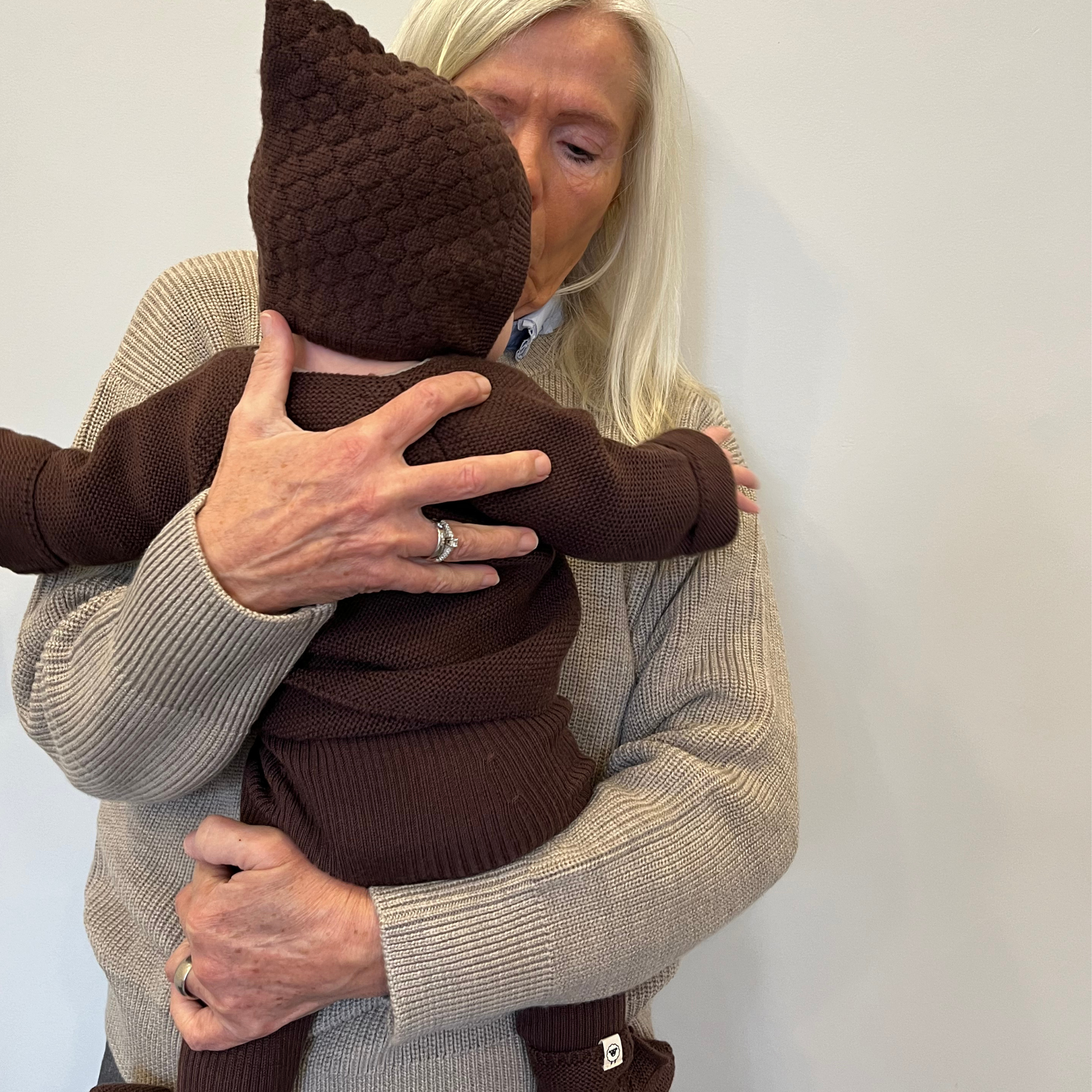 Babymütze "Ela" zum Binden in bordeaux