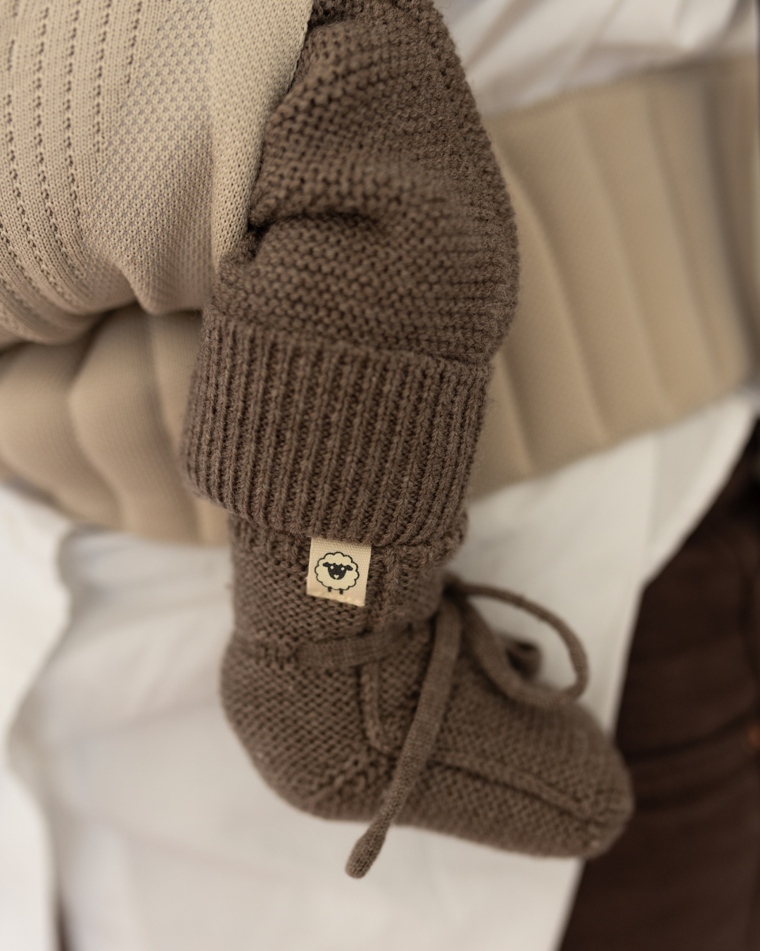 Booties aus Merinowolle für Babys mit Schleife