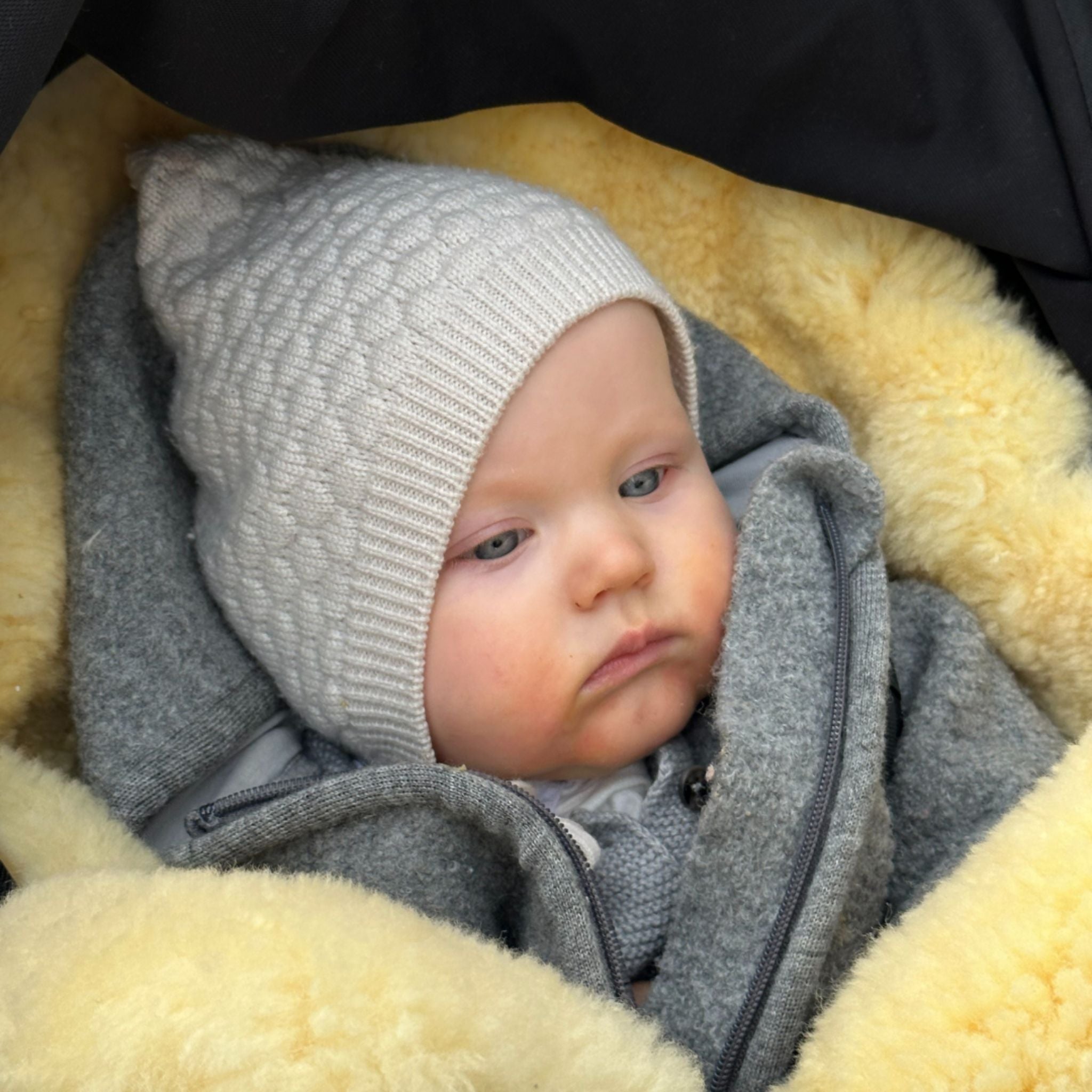 Babymütze "Ela" zum Binden in creme