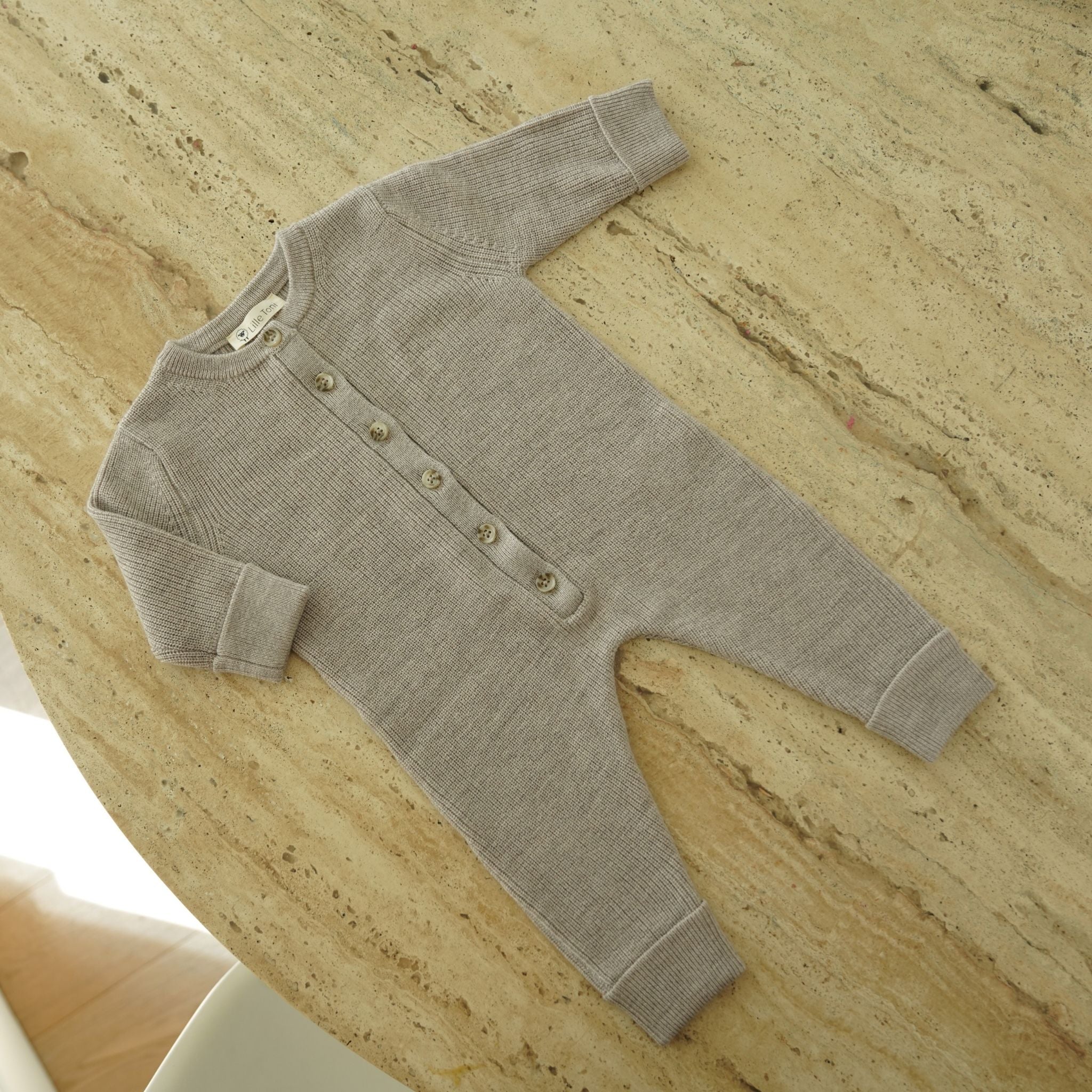 Strampler Thea in camel melange