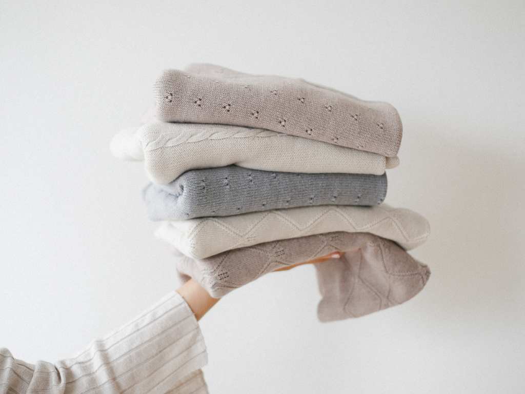 Stapel Babydecken aus Merinowolle